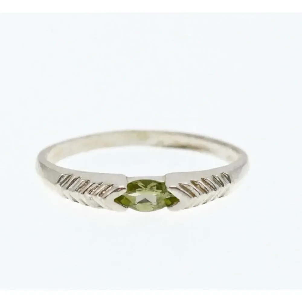 925 Sterling Silver Peridot Ring Size 10.25